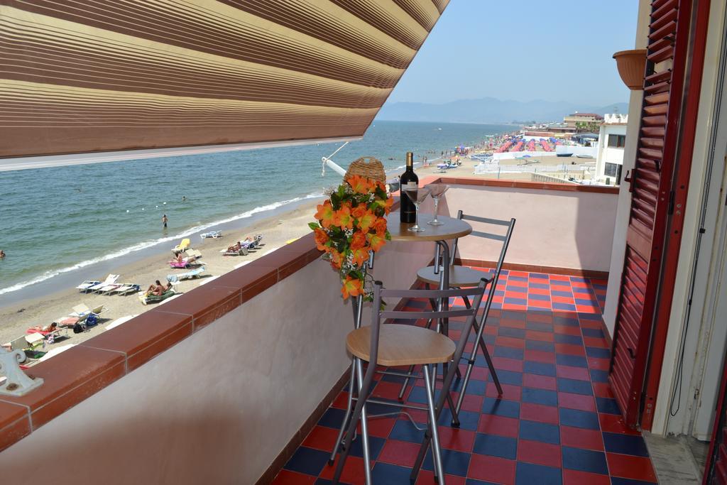 Casa Vacanze Dei Navigatori On The Sea Pontecagnano Eksteriør billede