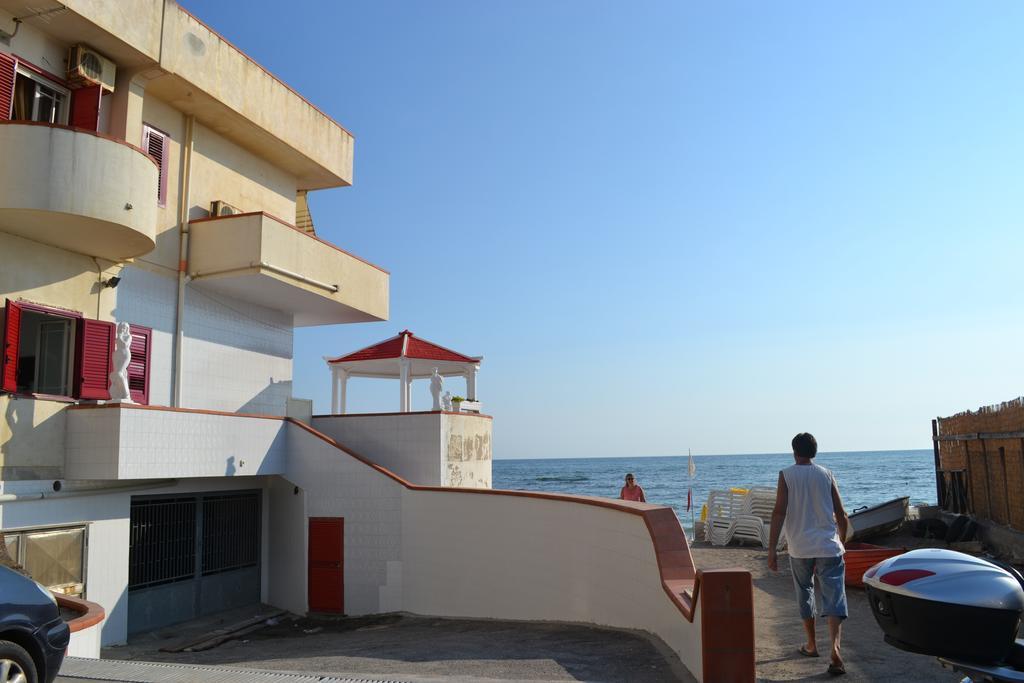 Casa Vacanze Dei Navigatori On The Sea Pontecagnano Eksteriør billede