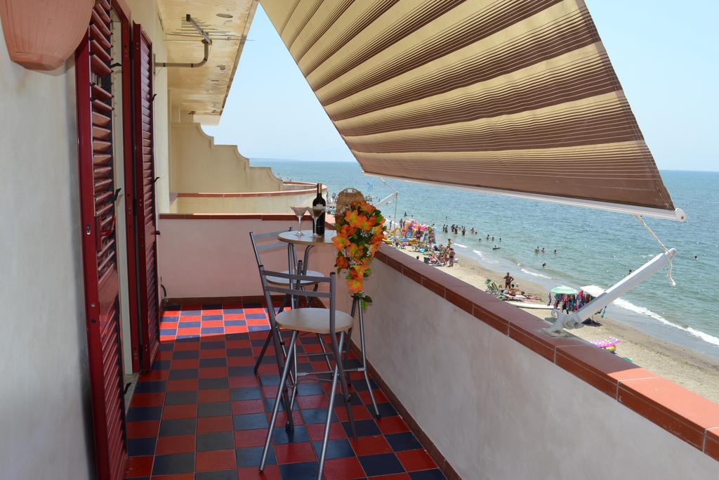 Casa Vacanze Dei Navigatori On The Sea Pontecagnano Eksteriør billede