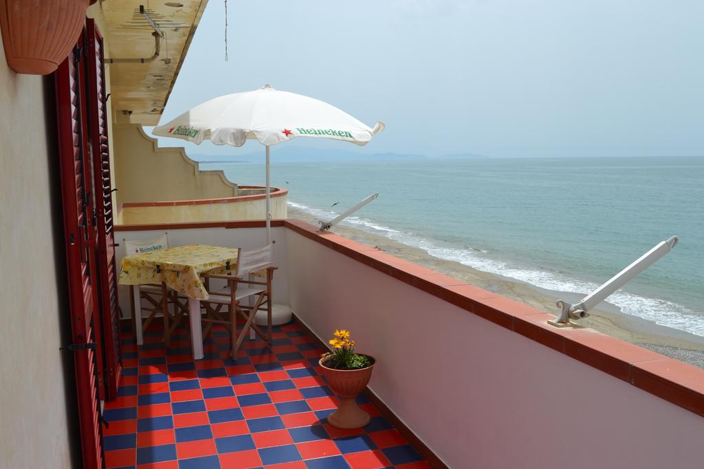 Casa Vacanze Dei Navigatori On The Sea Pontecagnano Eksteriør billede